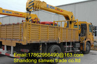 Sinotruk HOWO 4x2 5 Ton Crane Truck , Telescopic Boom Truck Mounted Crane For Lifting