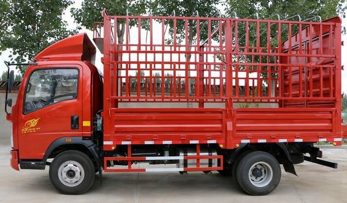 HOWO 6 Wheeler 4x2 Heavy Cargo Truck Full Hydraulic Transmission High Performance