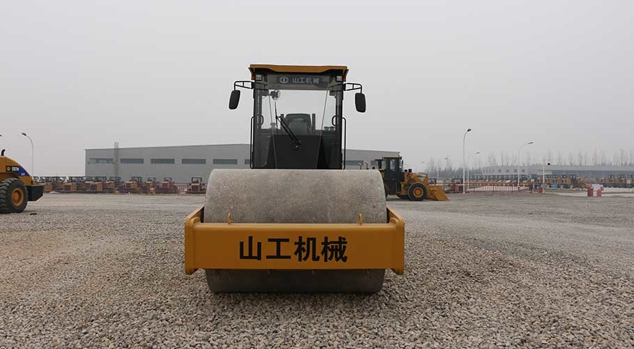 Single Drum Road Roller Road Construction Machinery 2130mm Compaction Width SEM518