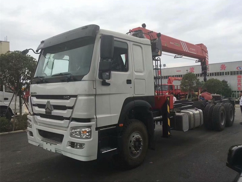 Commercial 12 Ton Boom Truck Crane 6x4 Driving Type 20.5m Max Lifting Height