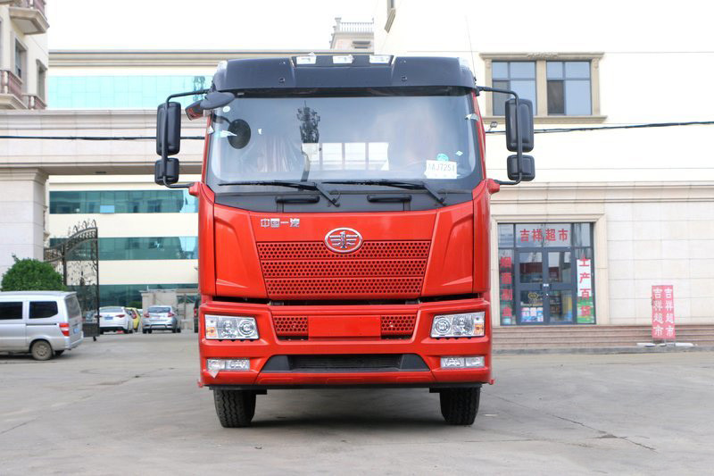 Big FAW 290 Horsepower 4X2 8 Ton Heavy Duty Cargo Truck With 9.00R20 Tire