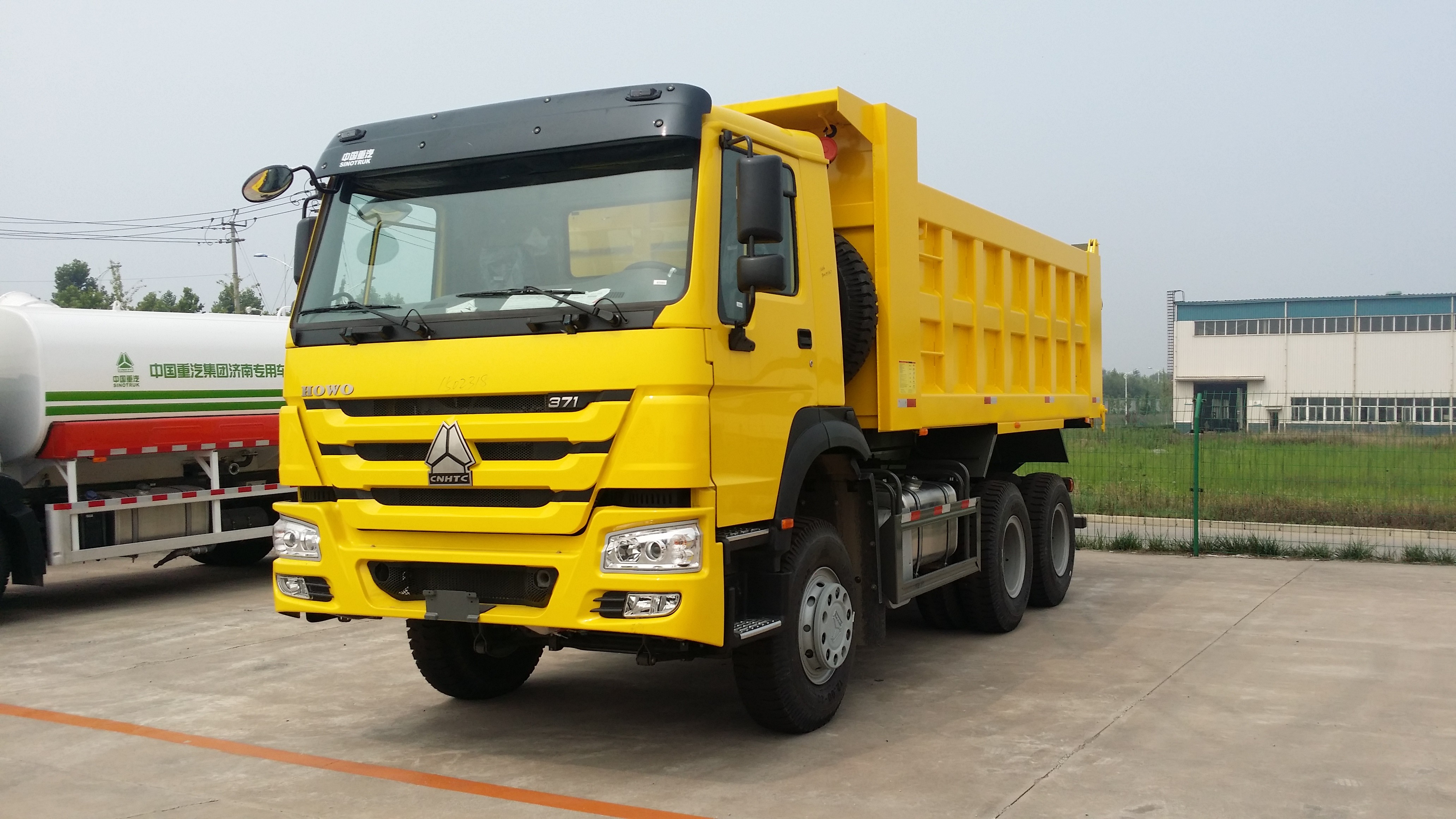 371HP 20CBM Heavy Duty Dump Truck With Yellow Color And HF9 Front Axle