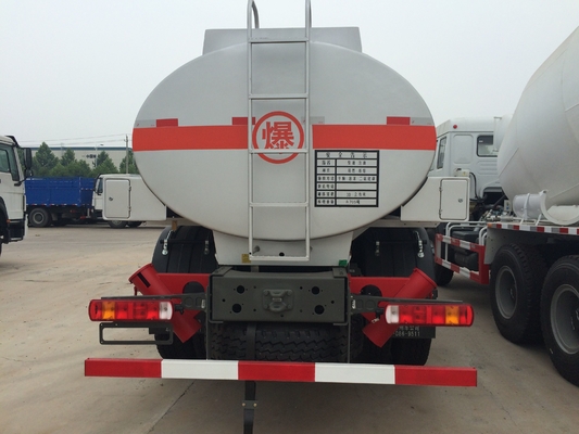 SINOTRUK HOWO 28000L RHD Tanker Truck 8x4 6x4 Drive 12 Tyres
