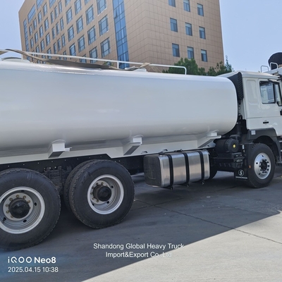 Sinotruk HOWO 6X4 20000 L 25000 L Carry Cargos Oil Tanker Truck  Oil Fuel Tank Truck