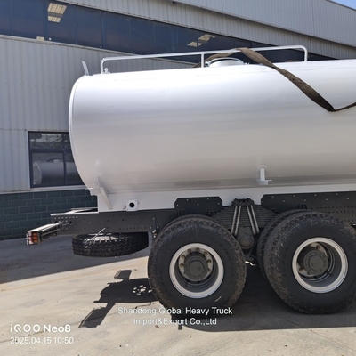 Sinotruk HOWO 6X4 20000 L 25000 L Carry Cargos Oil Tanker Truck  Oil Fuel Tank Truck