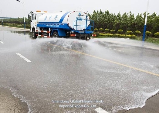 Sinotruk 3000liter Water Tanker Sprinkler Truck For Water Transporting And Road Cleaning