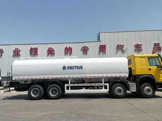 Sinotruk HOWO 8×4 Drive Wheel Water Tanker Truck with Carbon Steel Tank and 10 Cubic Meters Capacity
