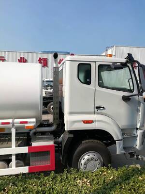 HOWO 10 Wheels Water Tanker Truck with 16000L-24000L Capacity 6×4 Drive Type and Sinotruk HOWO Chassis