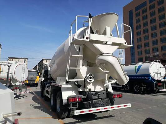 New Sinotruk HOWO 8×4 Concrete Mixer Truck with 12-16 m³ Drum Capacity and 371-400HP Engine for Heavy-Duty Construction