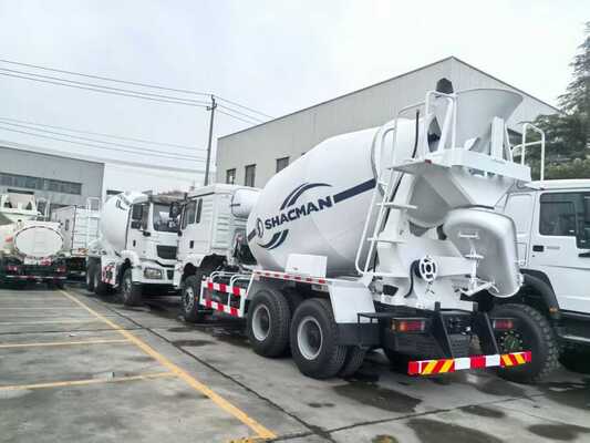 New Sinotruk HOWO 8X4 Concrete Mixer Truck with >400hp Maximum Horsepower and Euro 2/3 Emission Standard