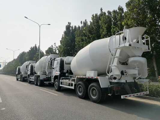 New Sinotruk HOWO 8X4 Concrete Mixer Truck with >400hp Maximum Horsepower and Euro 2/3 Emission Standard