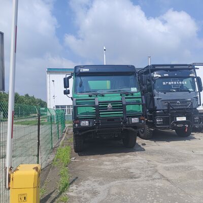 HOWO 6×4 Water Tank Truck with 20,000L Capacity, 371HP Engine and Carbon Steel Tank for Road Cleaning and Dust Suppression