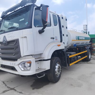 HOWO NX 6×4 CNG Fuel Tank Truck with 400HP Engine and 20T Payload for Diesel and Petrol Transportation