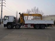 Red Sinotruk Howo Crane Truck / XCMG Crane 6.3T 8T 10T 12T Heavy Cargo Truck