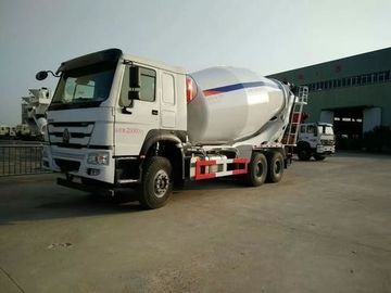 8 CBM Capacity Concrete Construction Equipment / Sinotruk Howo 6x4 Concrete Mixer Truck