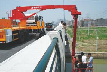 Euro 5 Special Purpose Truck , 18m Bridge Inspection Vehicle Bucket Type HZZ5311JQJJF With FAW 8x4 Chassis