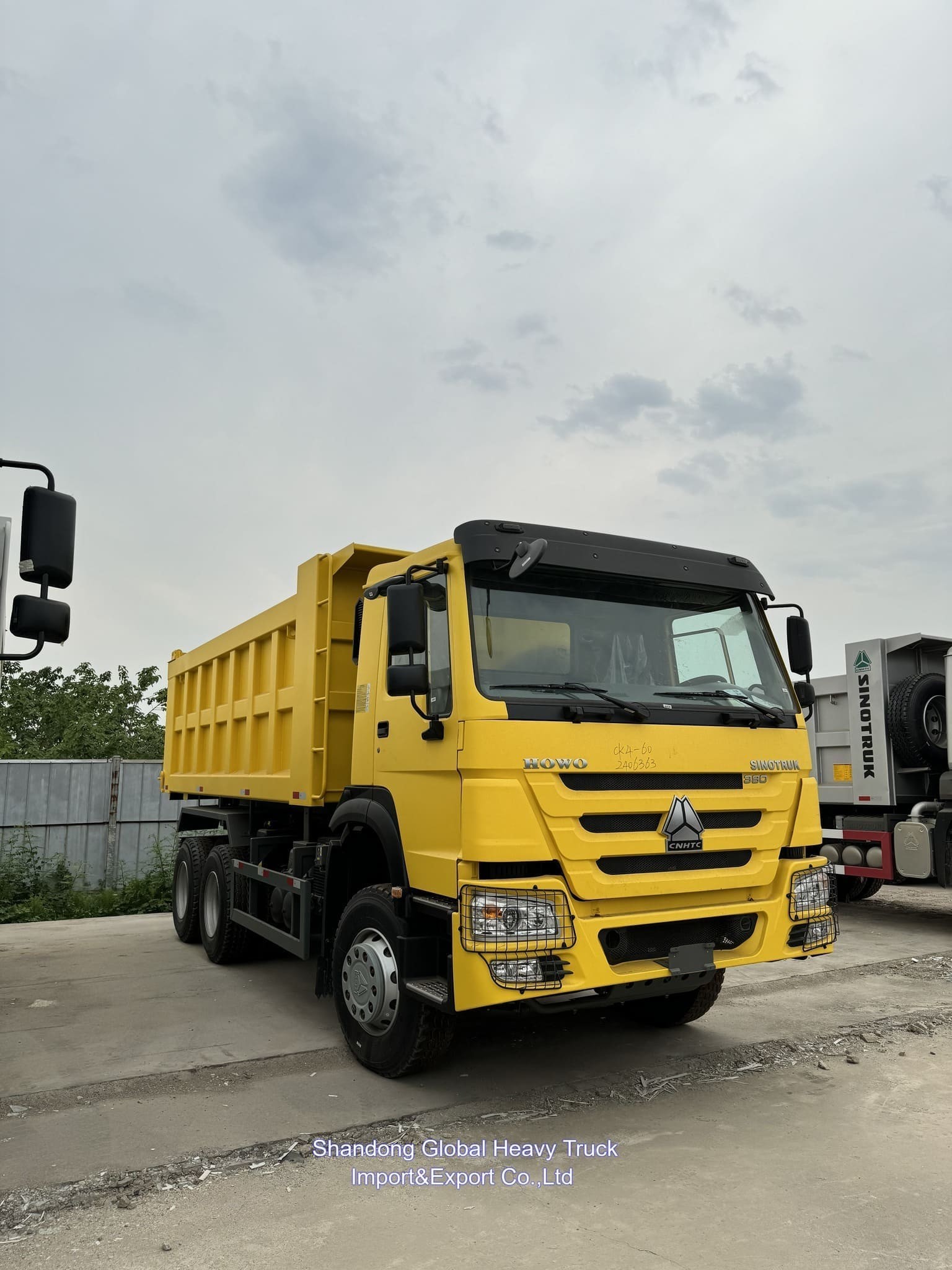 Sinotruck HOWO 25t-100t 8*4  Diesel Used Transport Delivery Lorry 12 Wheels Truck