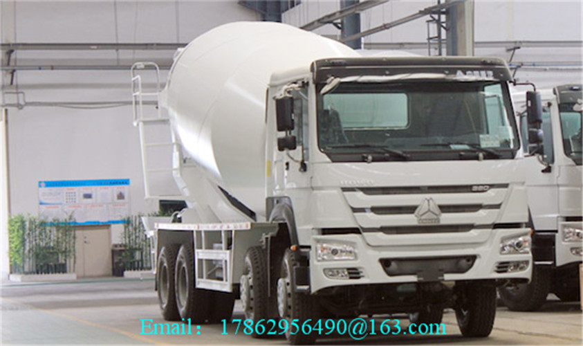 8×4 371 HP Euro II Cement Mixing Equipment , Truck Mounted Concrete Mixer With HW76 Cab