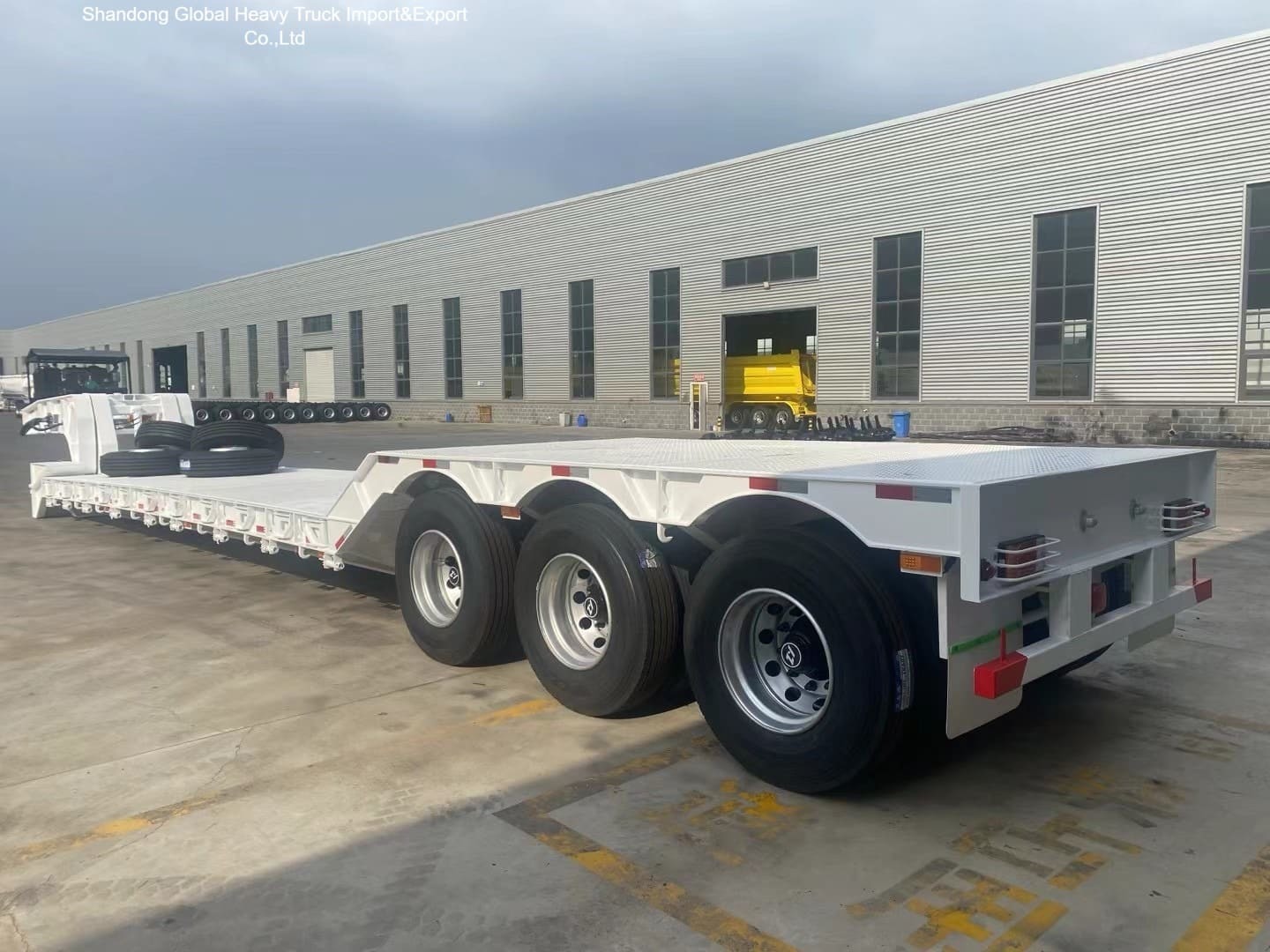 3 Axle Fence Semi Trailer 40-60t Capacity for Cargo Transport