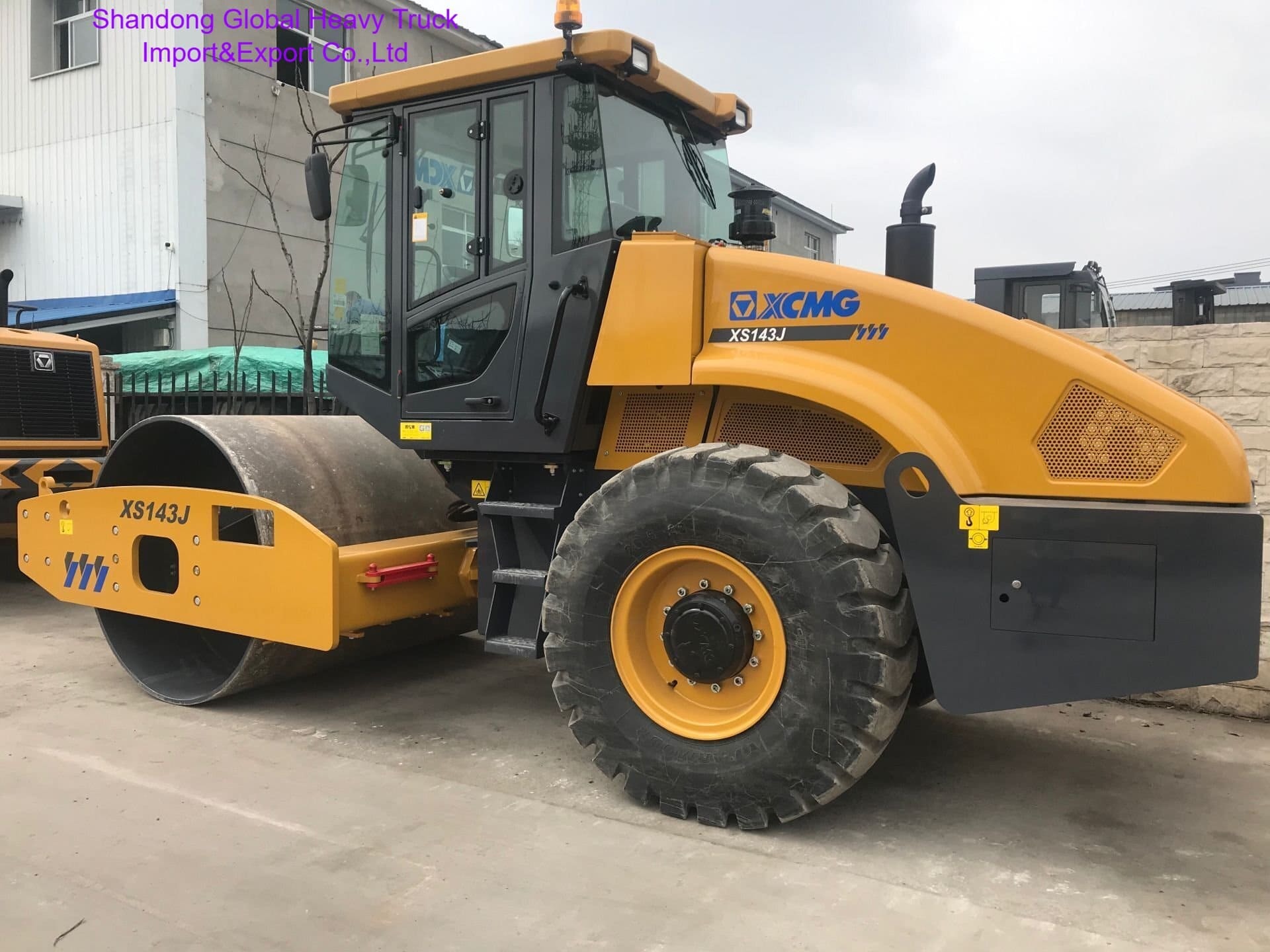 Official Compactor China 14ton Heavy Self-Propelled Vibratory Roller Xs143j in Algeria 