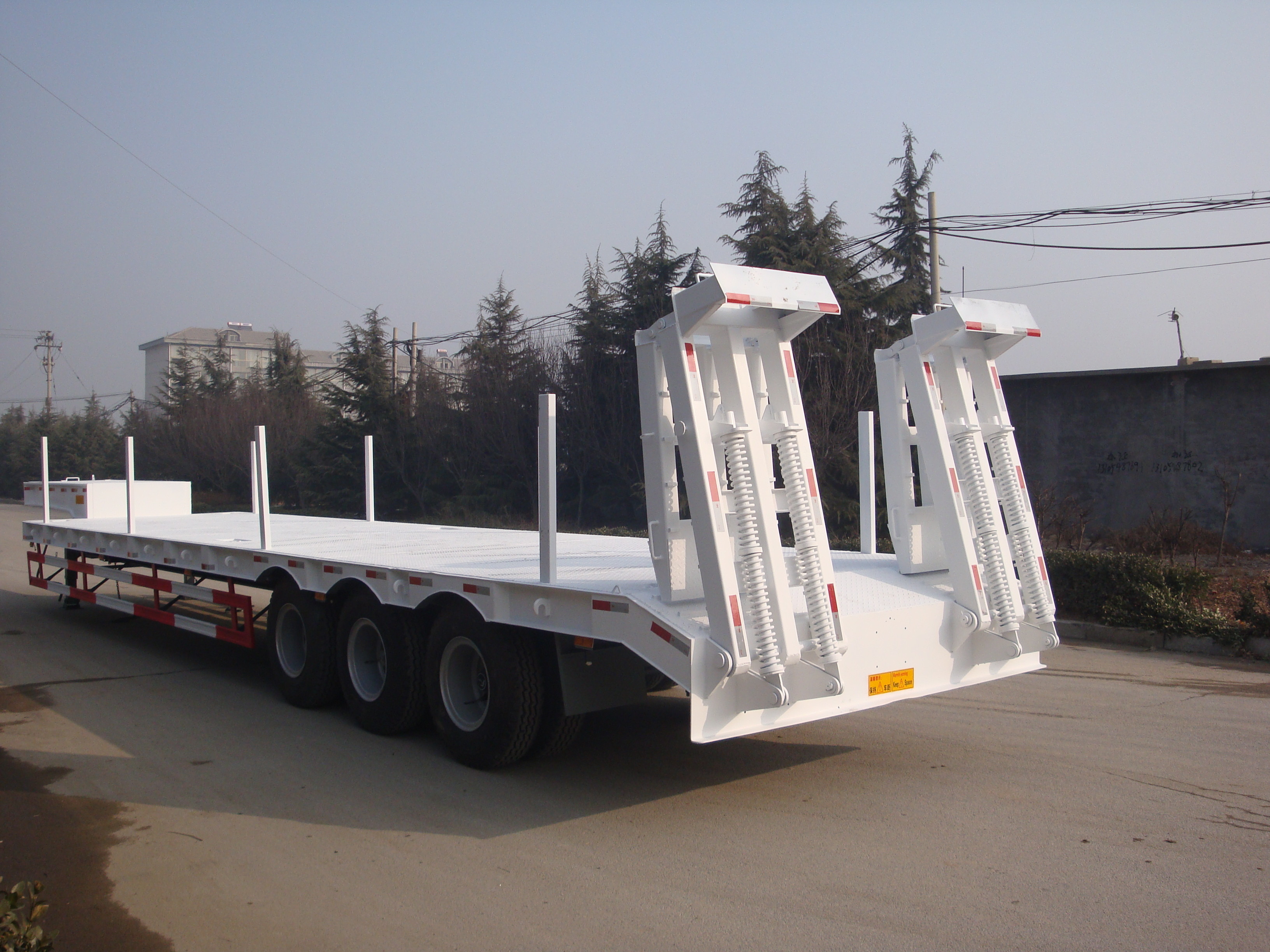 3 Axle 60 Ton Low Bed Semi Trailer , Heavy Duty Flatbed Trailer With Mechanical Suspension