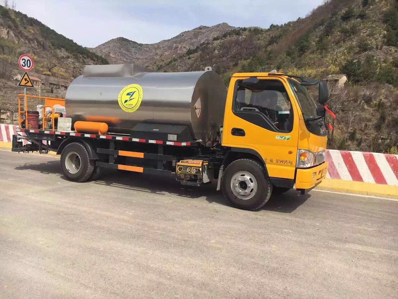 STARRY Asphalt Road Construction Equipment Asphalt Paving Trucks 6m Distribution Width