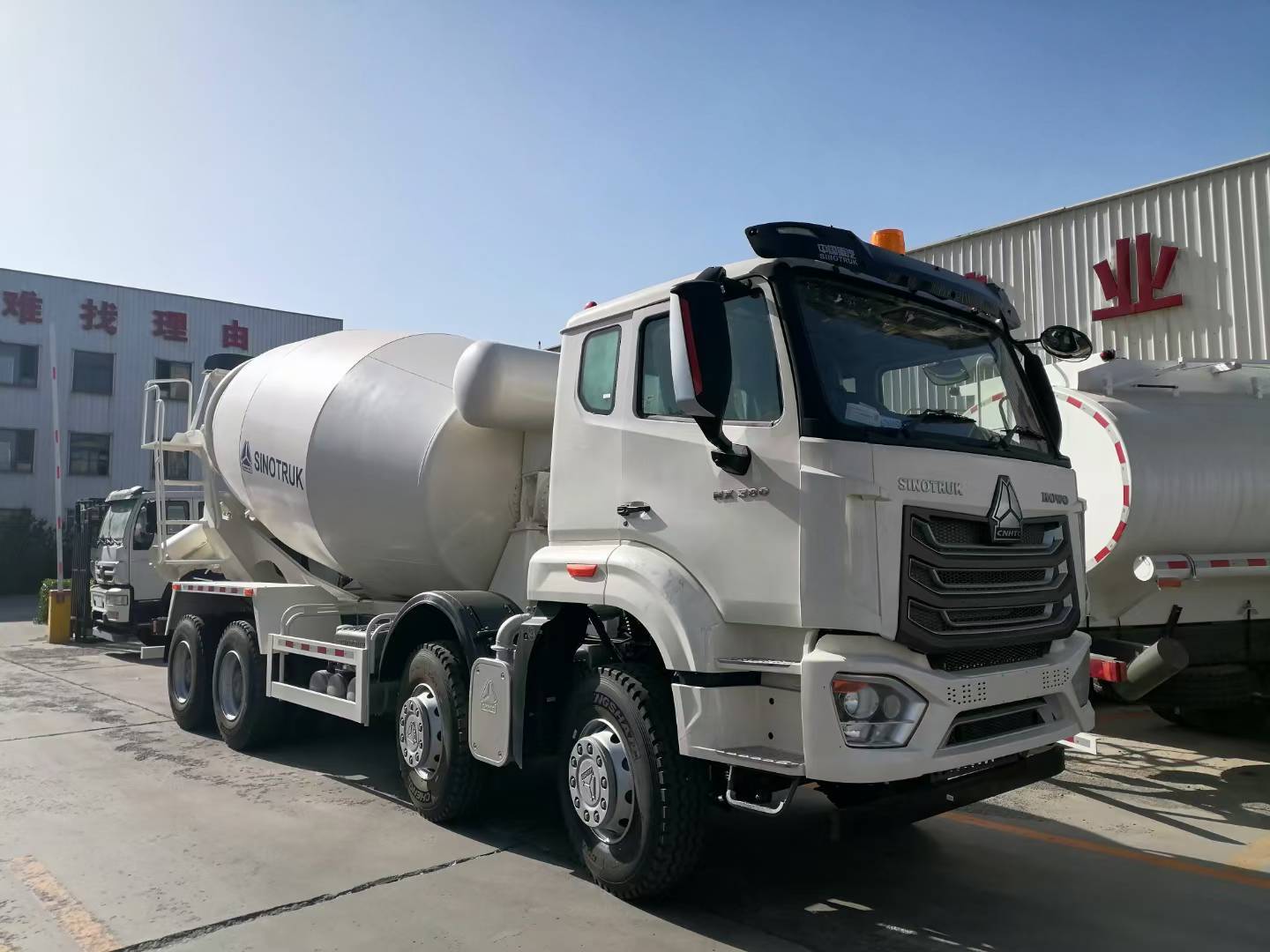 HOWO TX 6×4 Concrete Mixer Truck with 336-371 HP Engine 300L Fuel Tank and 12.00R20 Tyres