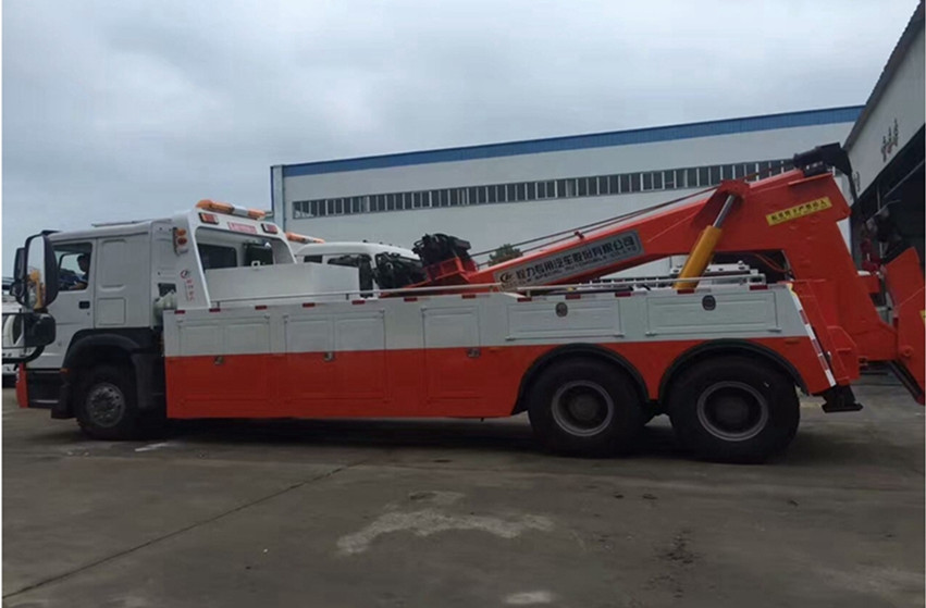 3 Cab Seat Road Wrecker Truck 5000kg Lifting Capacity Sinotruk HOWO Brand