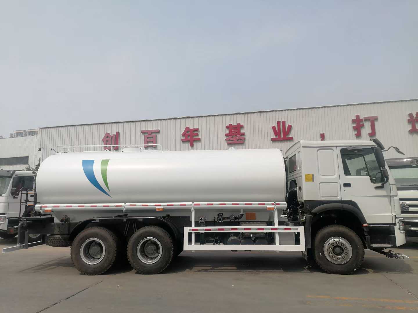 Sinotruk HOWO 6×4 Drive Water Tank Truck with 30 cbm Capacity and Stainless Steel Tank for Municipal Services