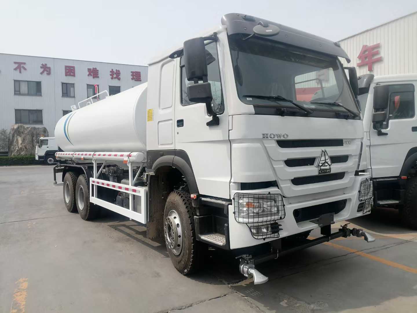 Brand New 6×4 Water Tanker Truck with 30,000 Liters Capacity and 371HP / 380HP Engine for Efficient Water Transport