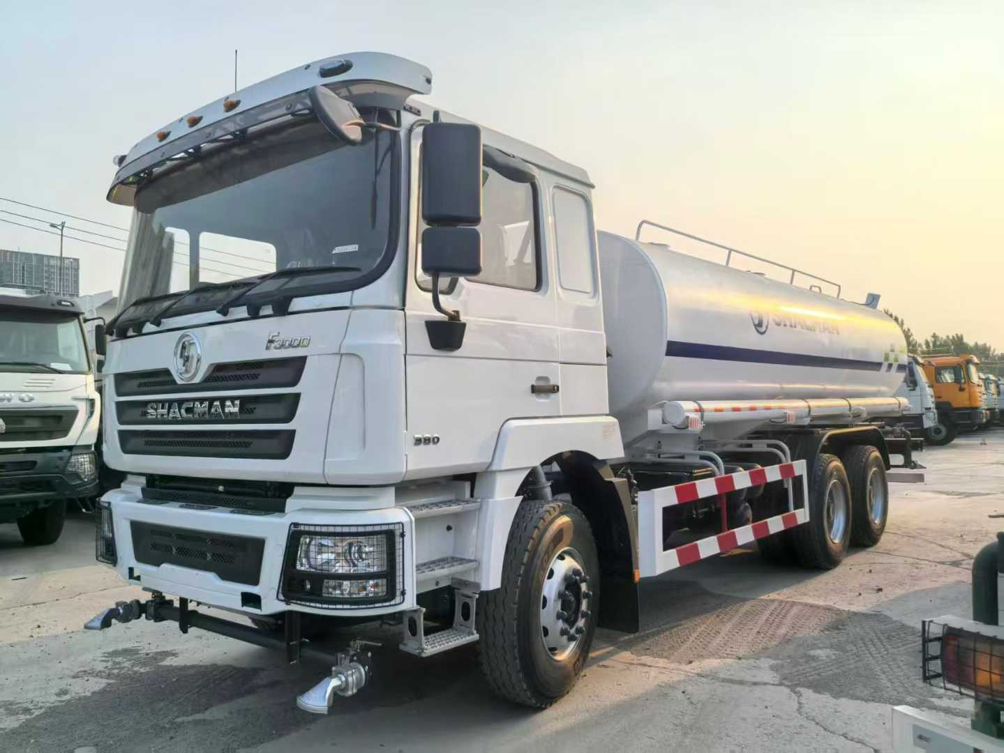 Factory Price Shacman 6×4 20000L Stainless Steel Water Tank Truck with 20 Tons Load Capacity