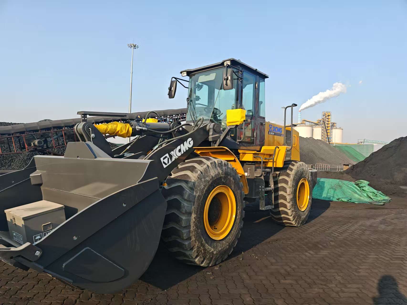 XCMG ZL50GN Wheel Loader with 5T Rated Load, 162KW Engine, and Hydraulic Power-Shift Transmission for Heavy-Duty Construction