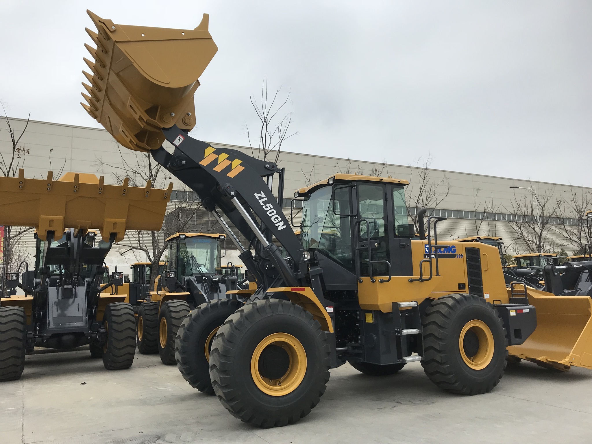 XCMG ZL50GN 5.5t Rated Load Wheel Loader with 162kW Rated Power and Rock Bucket for Construction