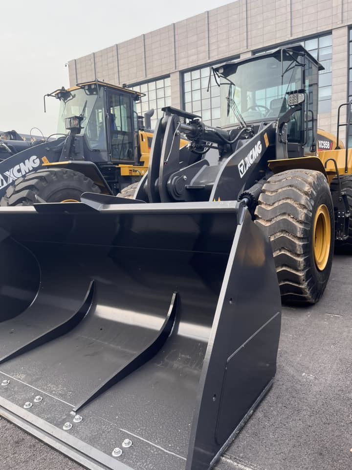 XCMG XC958 5.8 -6-ton Class Wheel Loader with 162kw Rated Power and 1.9 Cbm Bucket Capacity