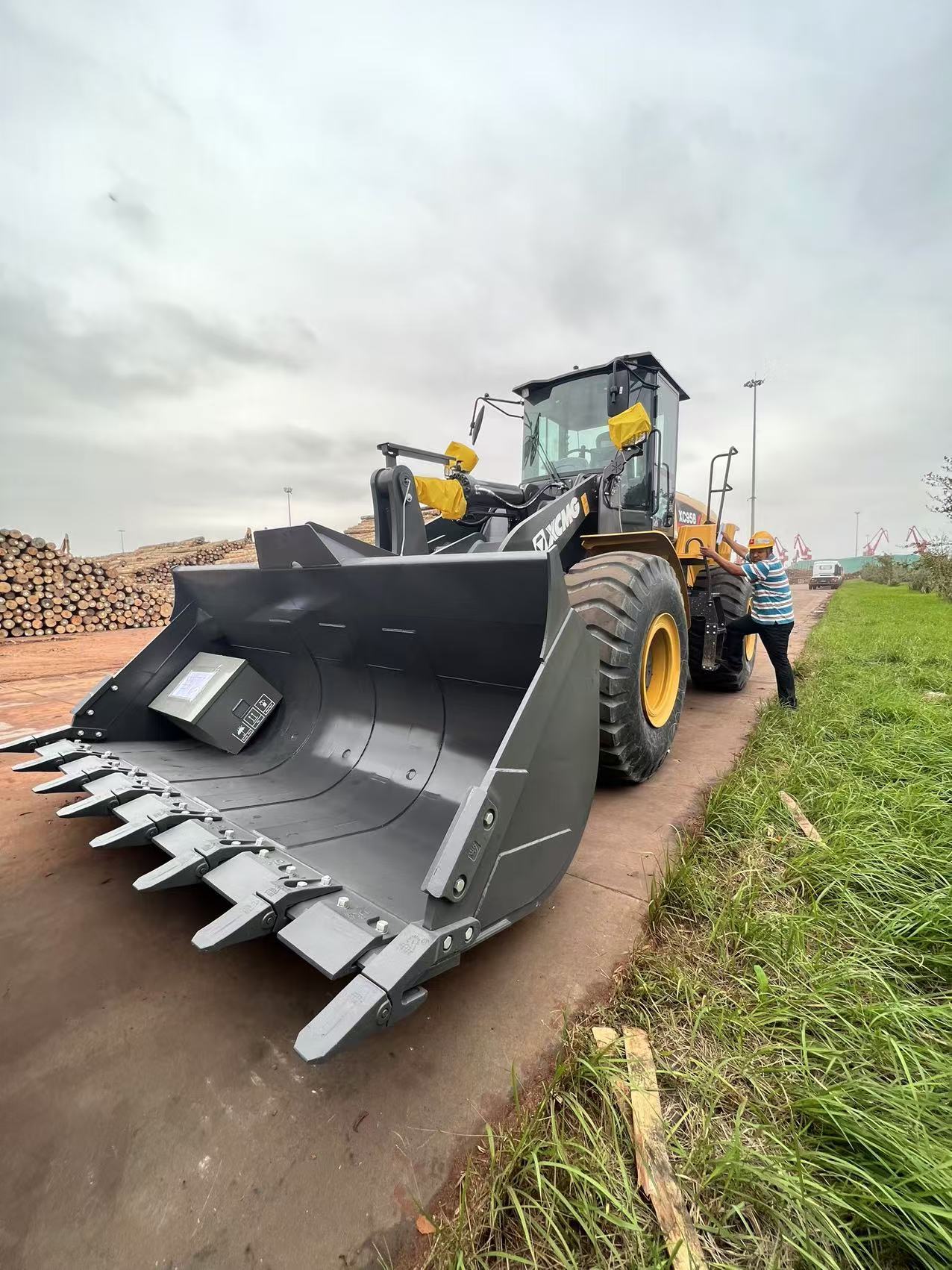 XCMG XC958 5 Tons Wheel Loader with 162kw Power for Mountainous Terrain Construction
