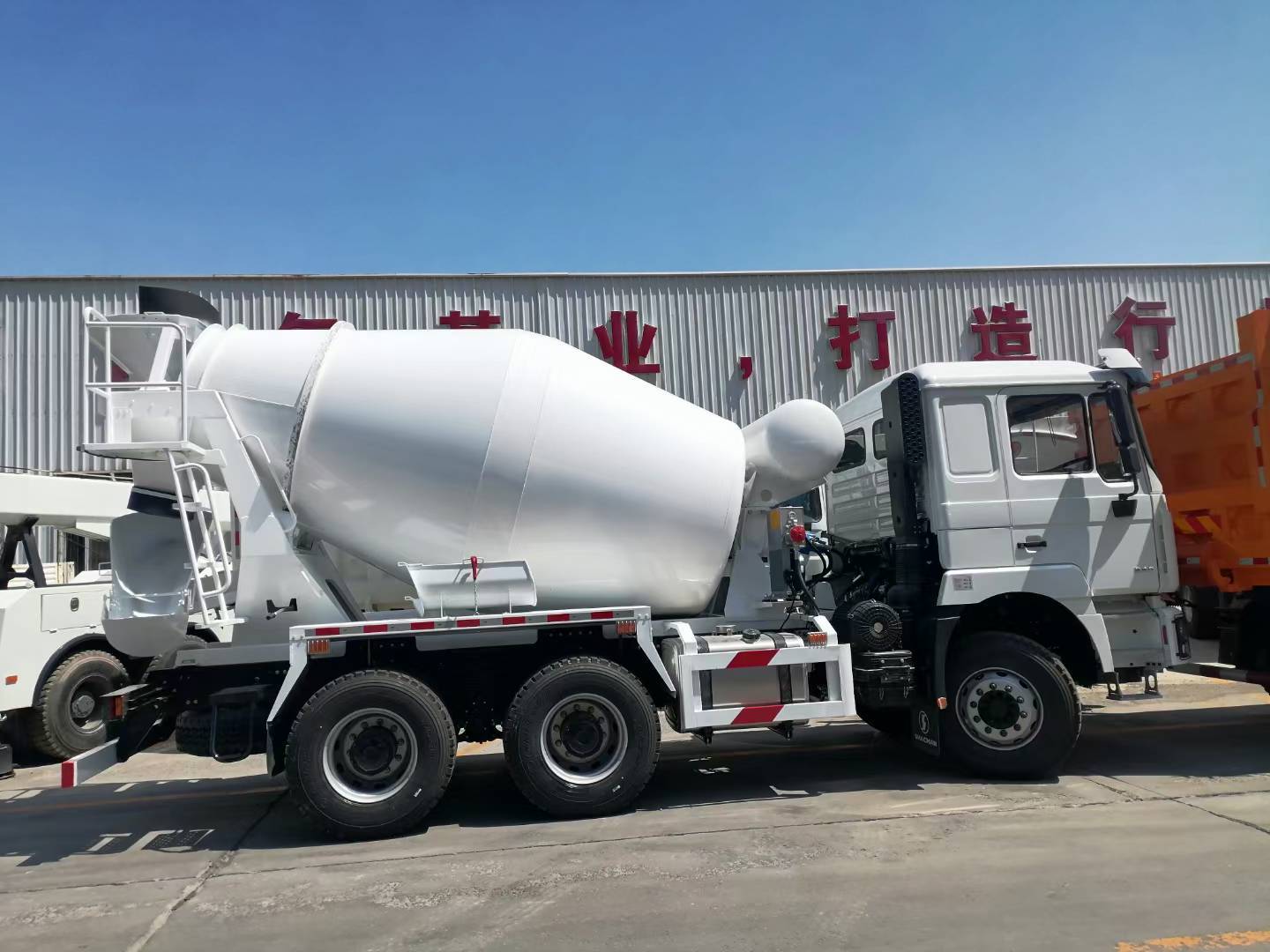 Used HOWO 6X4 Concrete Mixer Truck with 12m3 Capacity, 30T Payload, and 300-400hp Maximum Horsepower