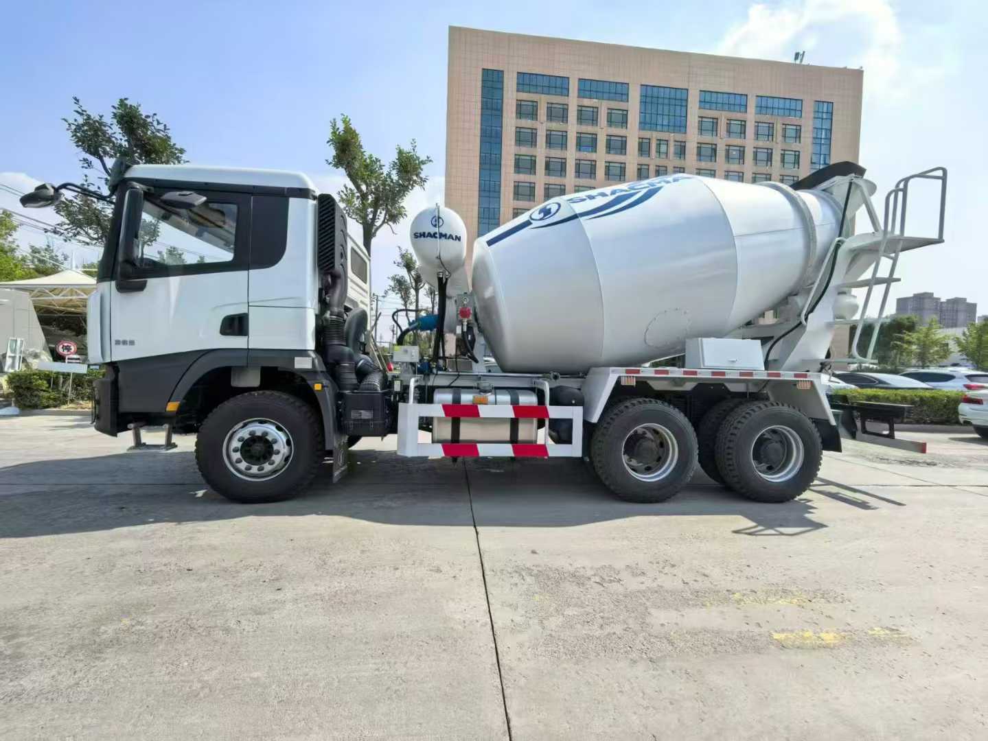 High-Performance 12 CBM Sinotruk HOWO 6×4 Drive 371 HP Engine Concrete Mixer Truck