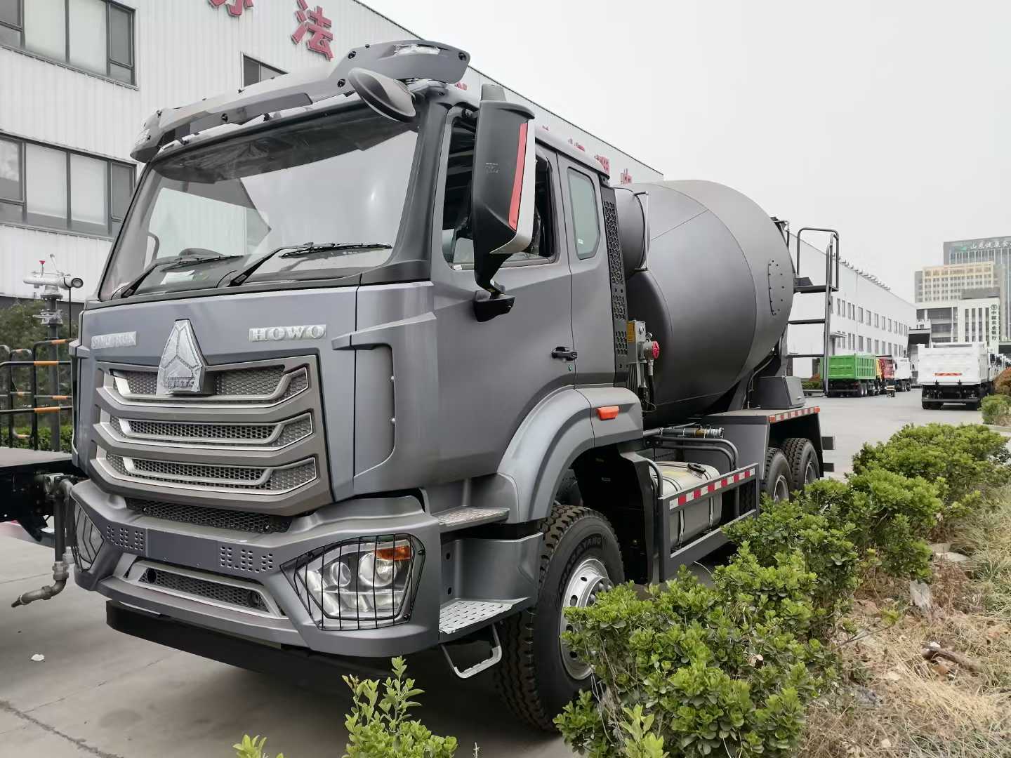 New HOWO TX 350 HP Euro 6 Concrete Mixer Truck with 8×4 Drive for Construction