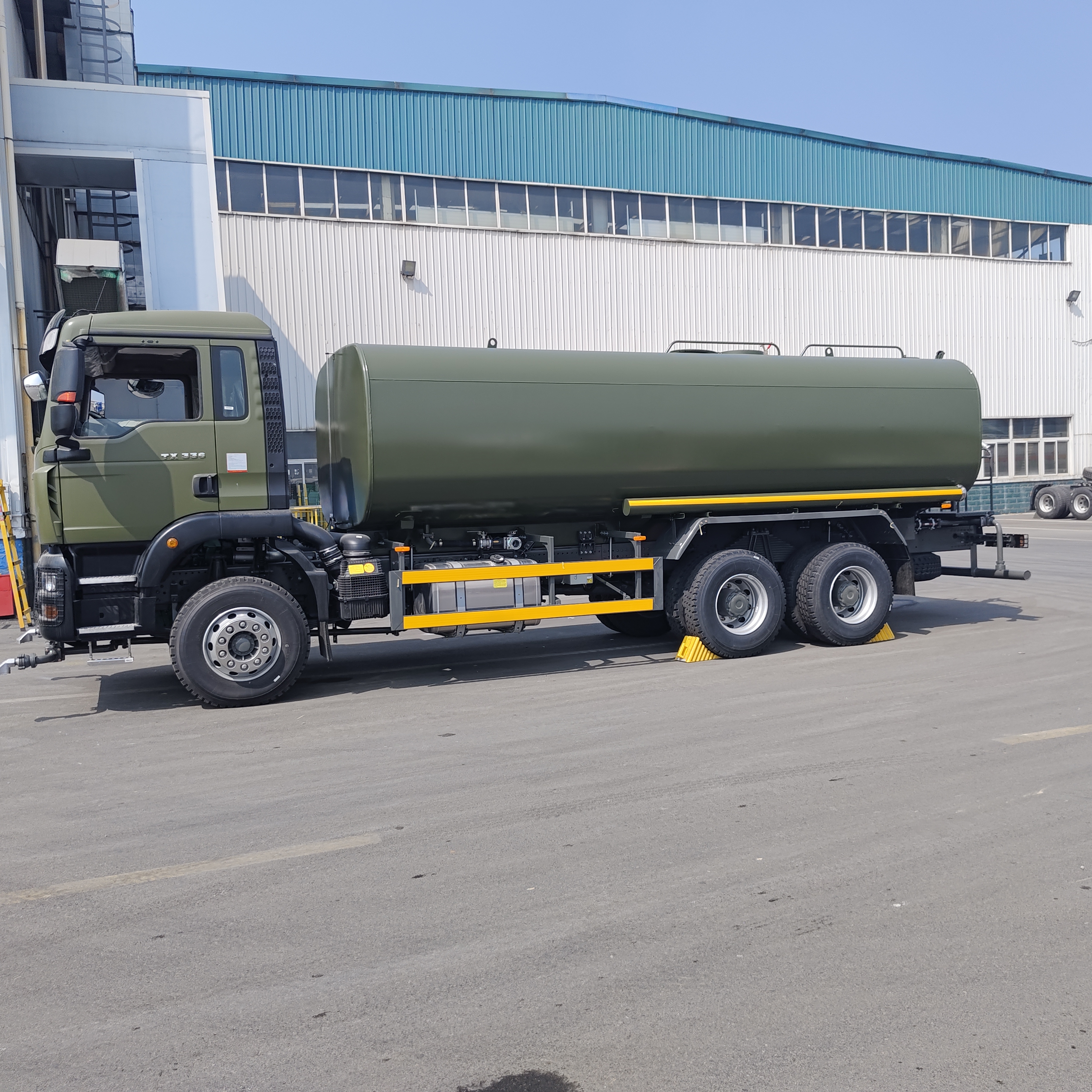 HOWO TX 6×4 Water Tank Truck with 15-20 CBM Capacity High-Pressure Centrifugal Water Pump and Reinforced Tank Body for Dust Suppression and Municipal Cleaning
