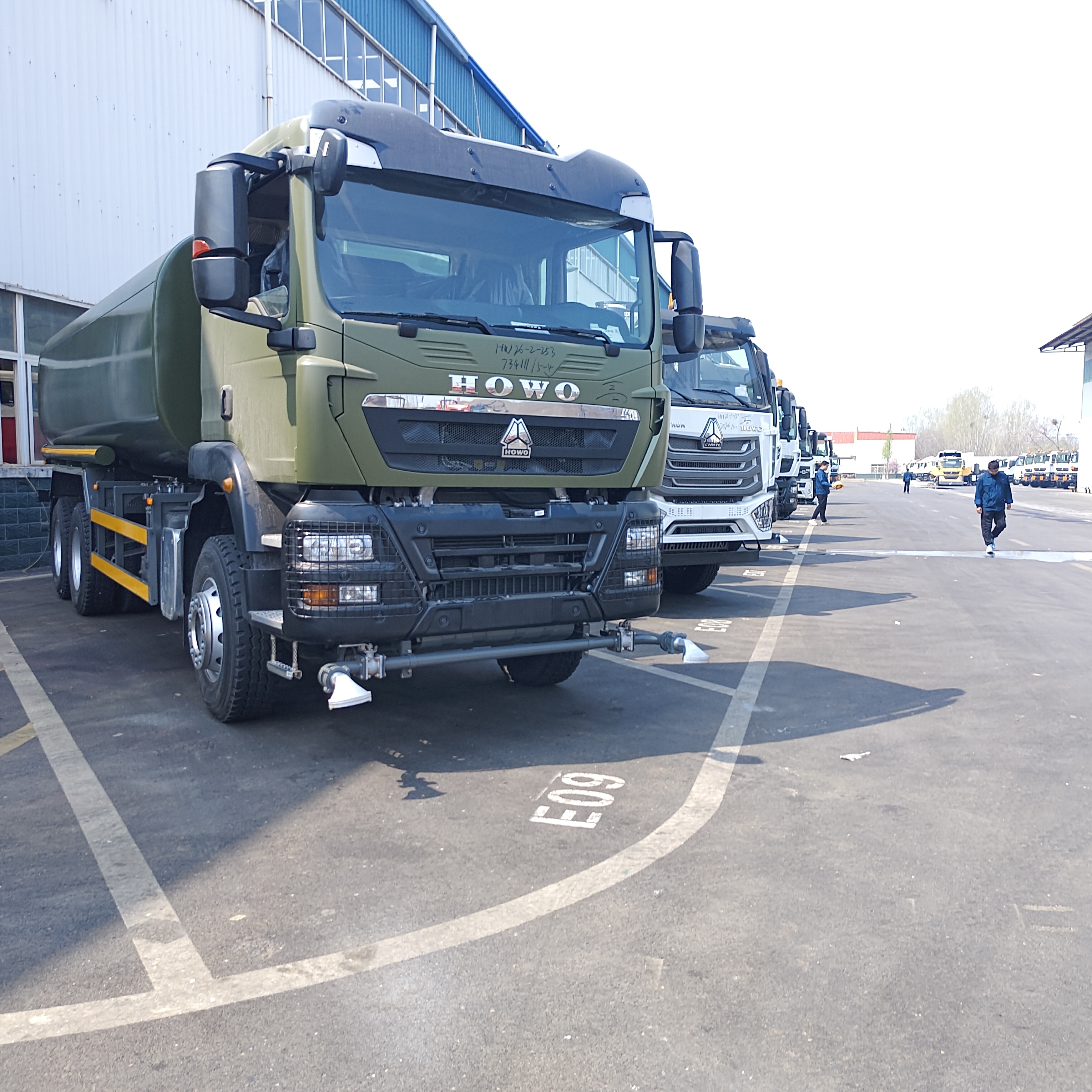 HOWO TX 6×4 Water Tank Truck with 20T Payload and Euro 2 Emission Standard for Road Dust Suppression and Municipal Use