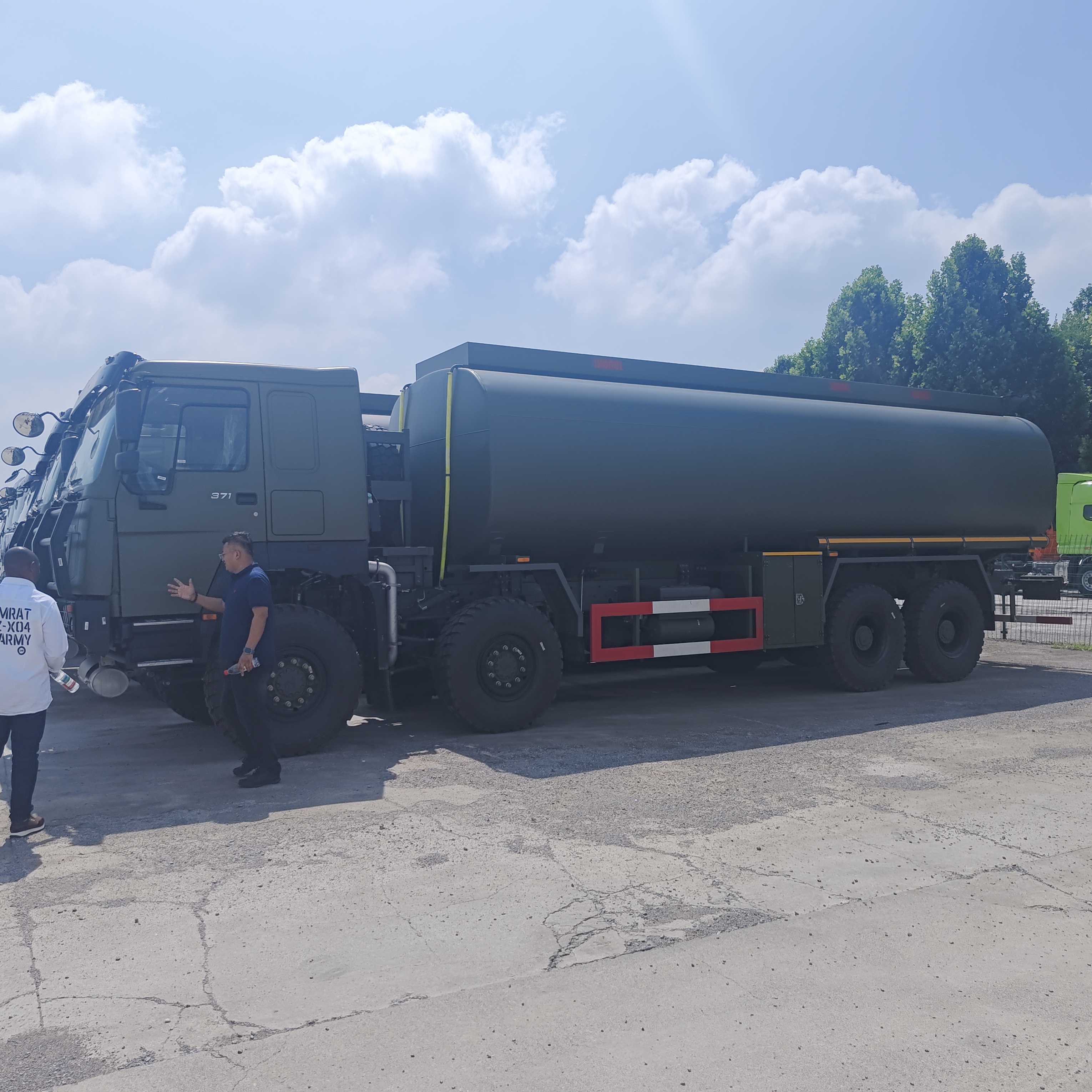 HOWO 8×8 45,000L Fuel Tank Truck with 371HP Engine and 8×8 All-Wheel Drive for Heavy Duty Fuel Transportation