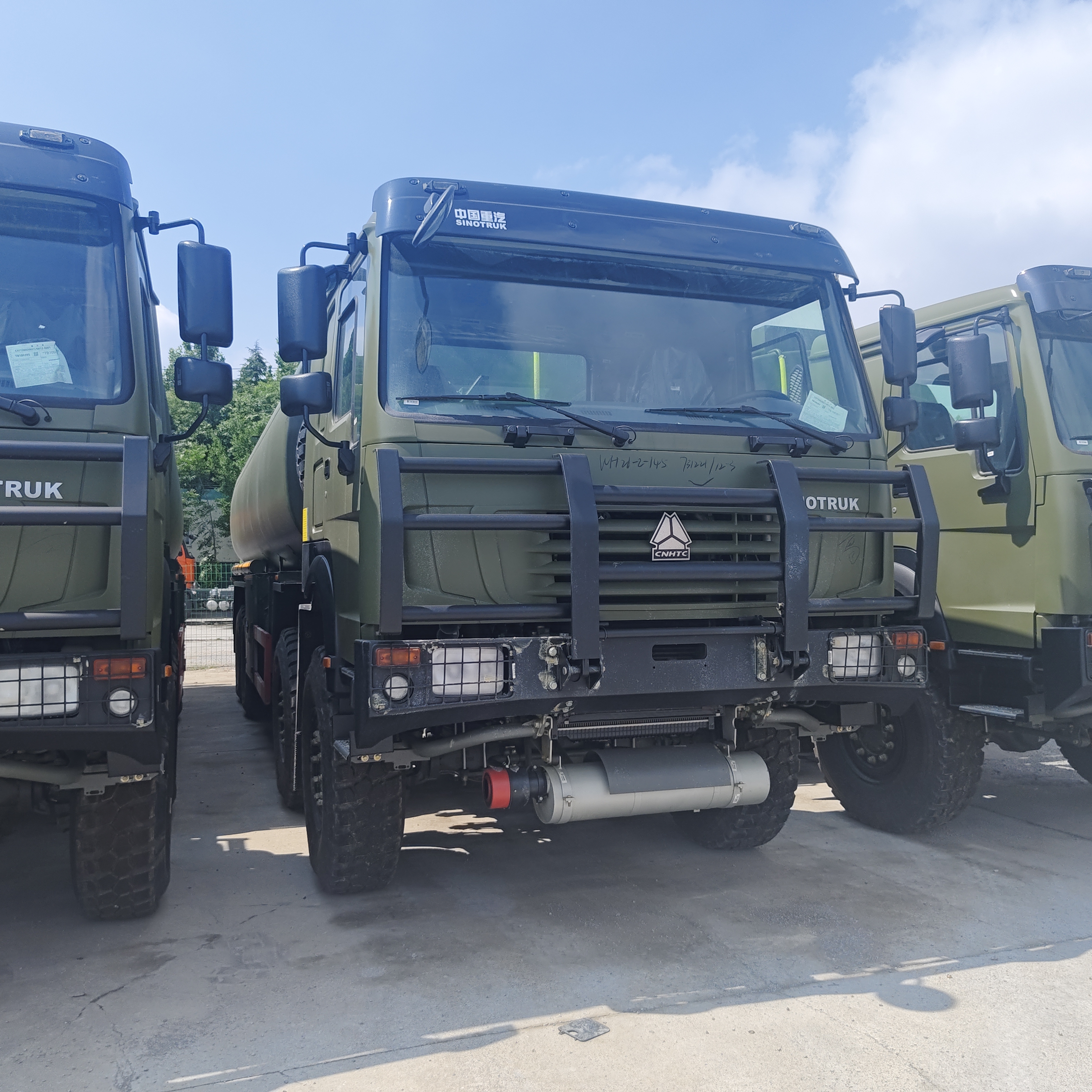 HOWO 8×8 40,000L Fuel Tank Truck with 371HP Engine and 8×8 All-Wheel Drive for Heavy Duty Fuel Transportation