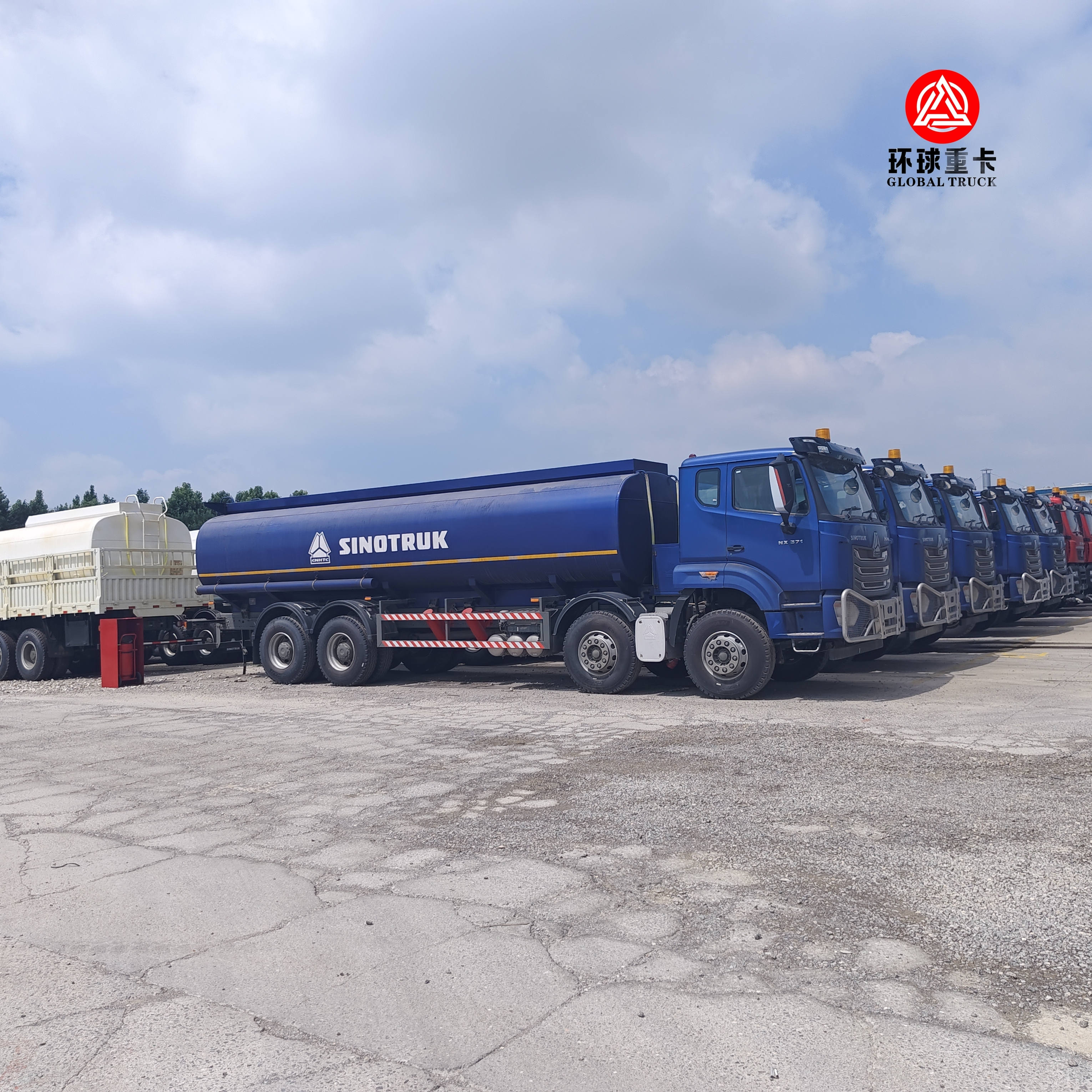 HOWO NX 8x4 30000L Fuel Tank Truck Heavy Duty Diesel Bowser Truck for Tanzania Market