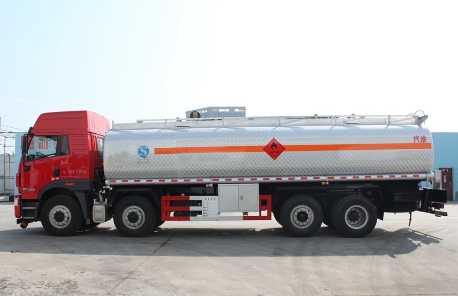 Carbon Steel FAW J6 8x4 Oil Tanker Truck 30cbm Capacity One Year Warranty