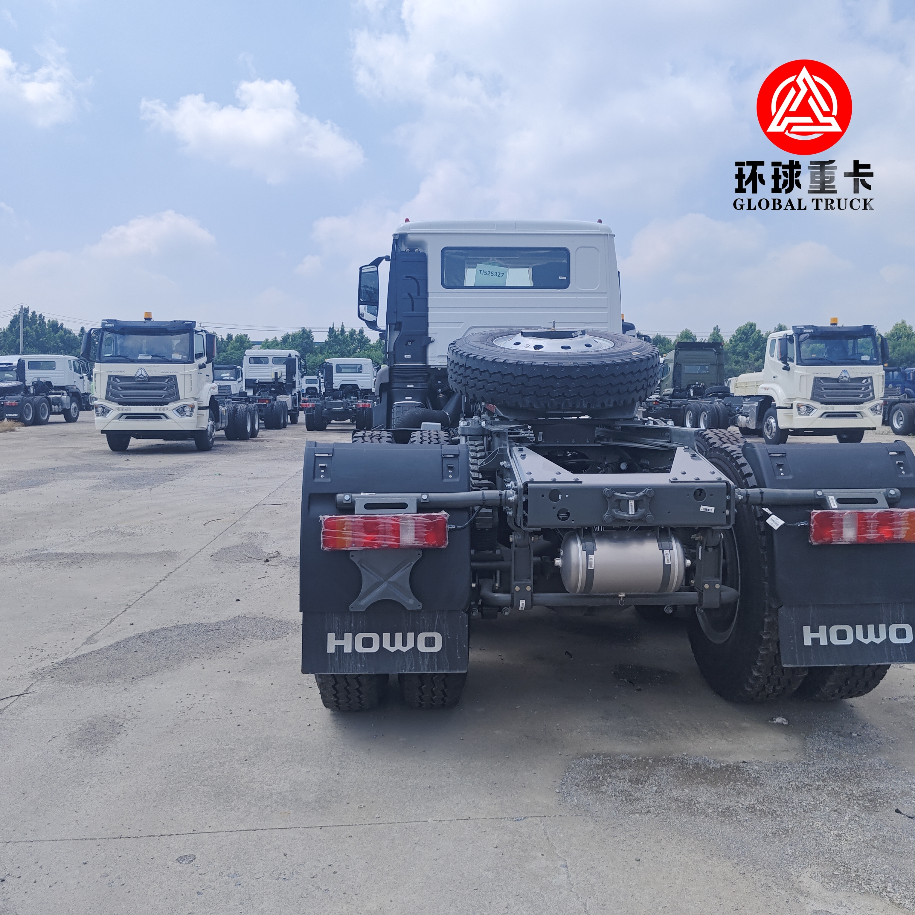 Brand New HOWO NX 6x4 Tractor Head Truck with 371HP Diesel Engine for Heavy Cargo Transportation