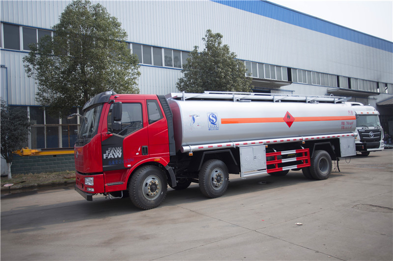 Euro 2 Oil Tanker Truck , FAW J6 6*2 20000 Liters Diesel Truck With Fuel Pump