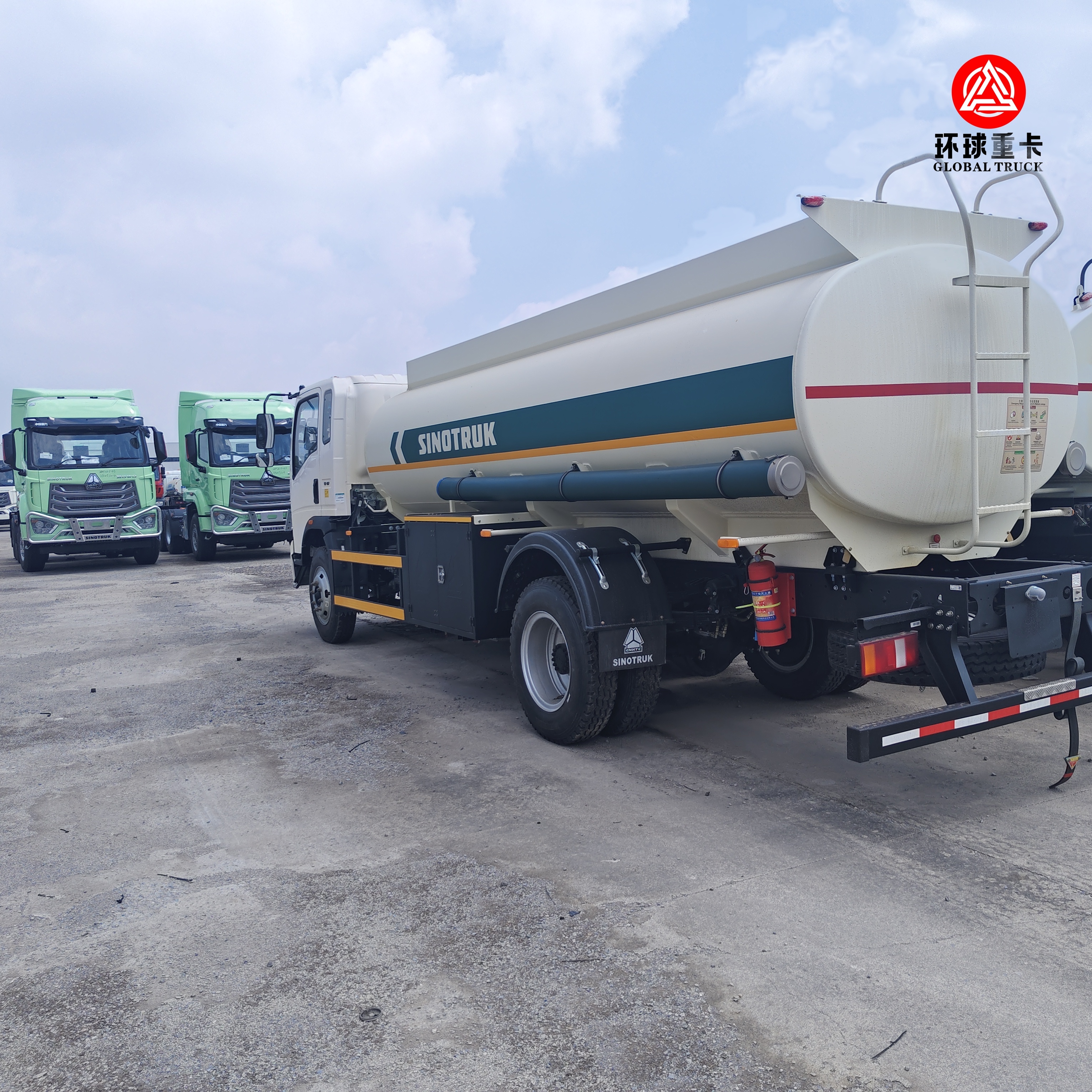 Camion arroseur HOWO TX 6×4 neuf avec citerne personnalisable pour projets miniers et routiers au Congo