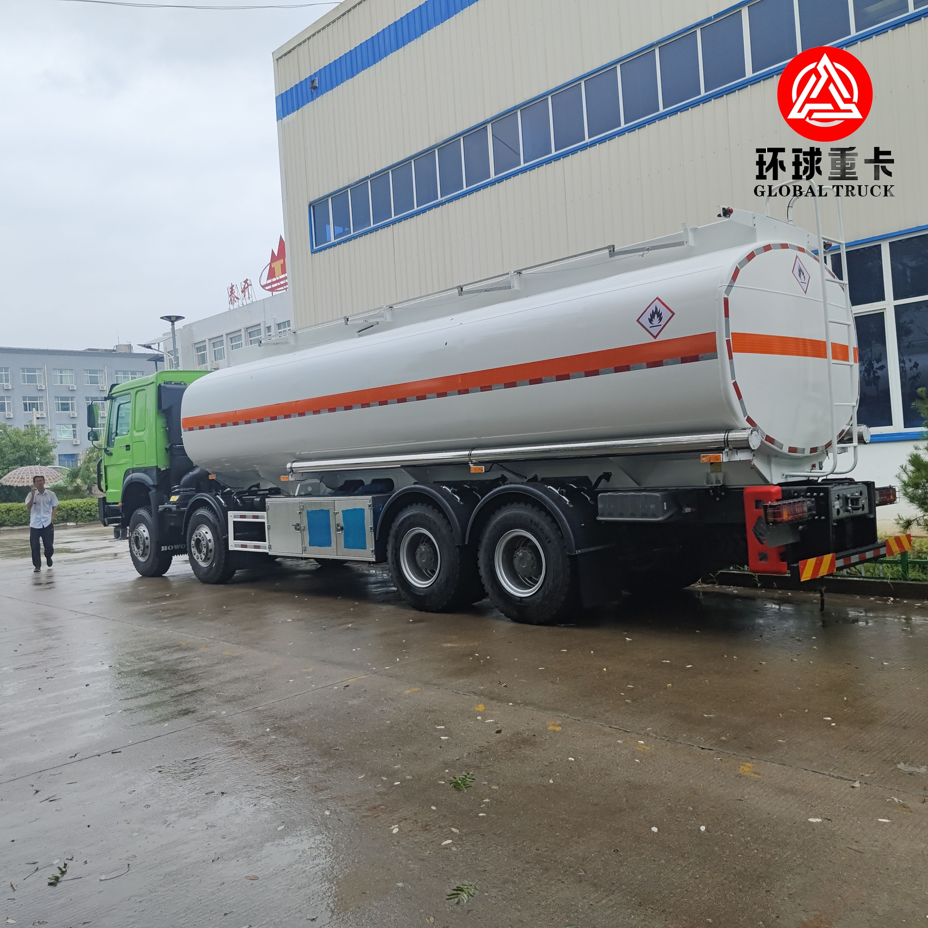 HOWO TX 8×4 Aluminum Alloy Fuel Tank Truck – SINOTRUK Fuel Bowser for Zambia Mining and Construction