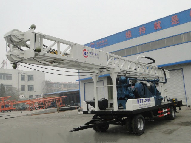 97KW Diesel Pile Drilling Machine , 300m depth Trailer Mounted Water Well Drilling Rig