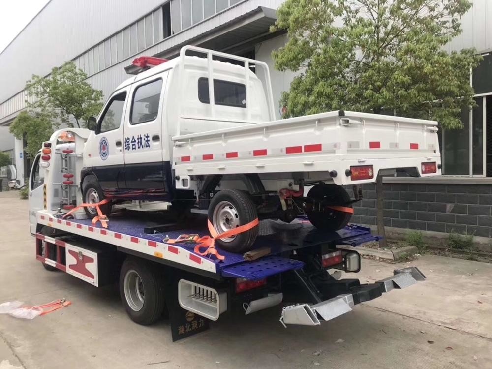 Hydraulic Middle Duty Road Wrecker Truck / Small 4x2 Flatbed Tow Truck